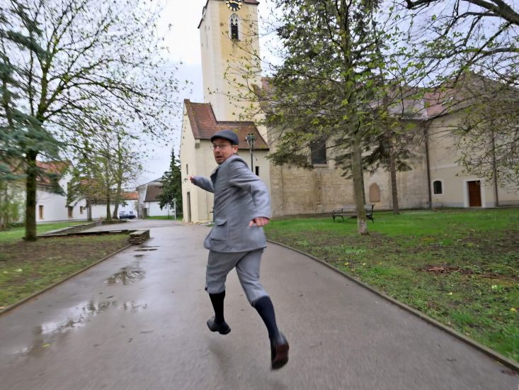 Aufregung auf Schloss Hennenfeld - Teaser